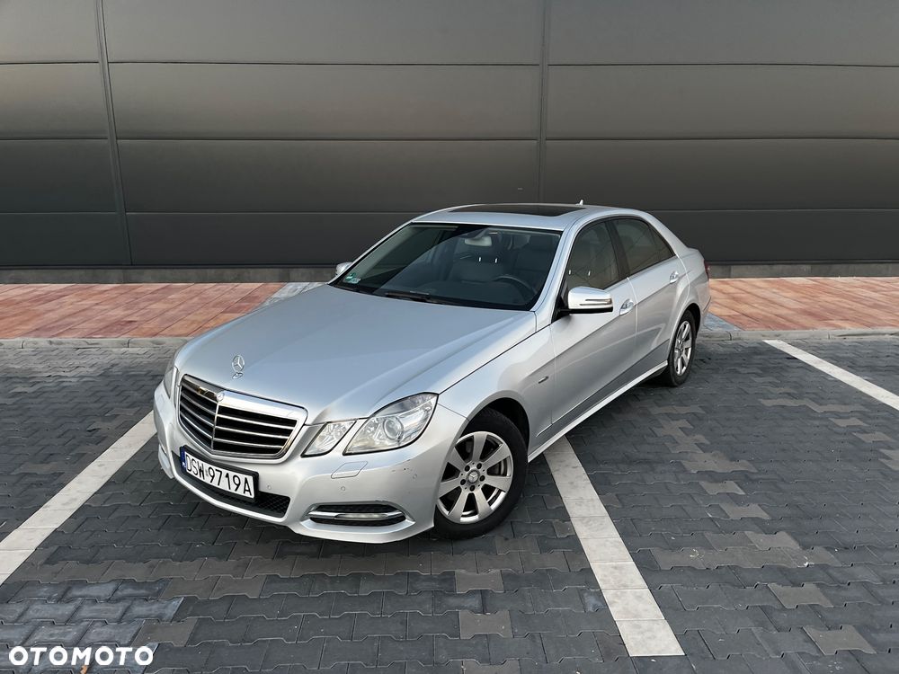 Mercedes-Benz Klasa E 200 CGI BlueEffICIENCY Avantgarde - 2