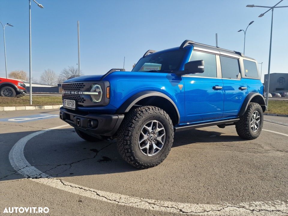 Ford Bronco - 1