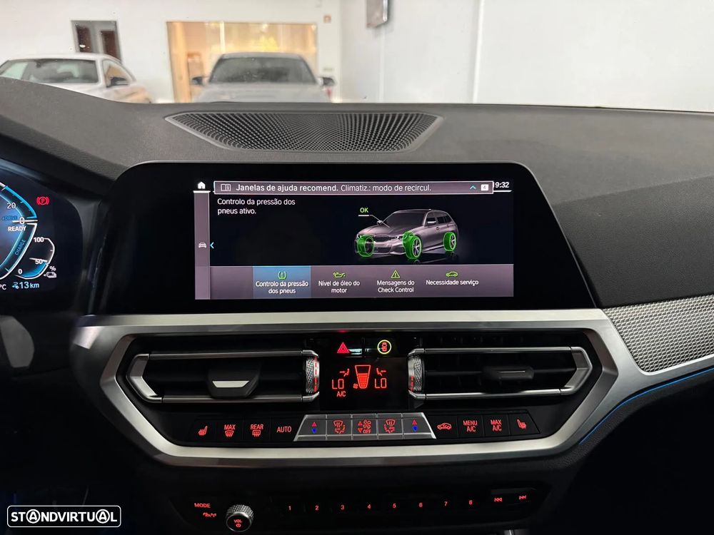 BMW 330 e Touring Pack M Auto - 31