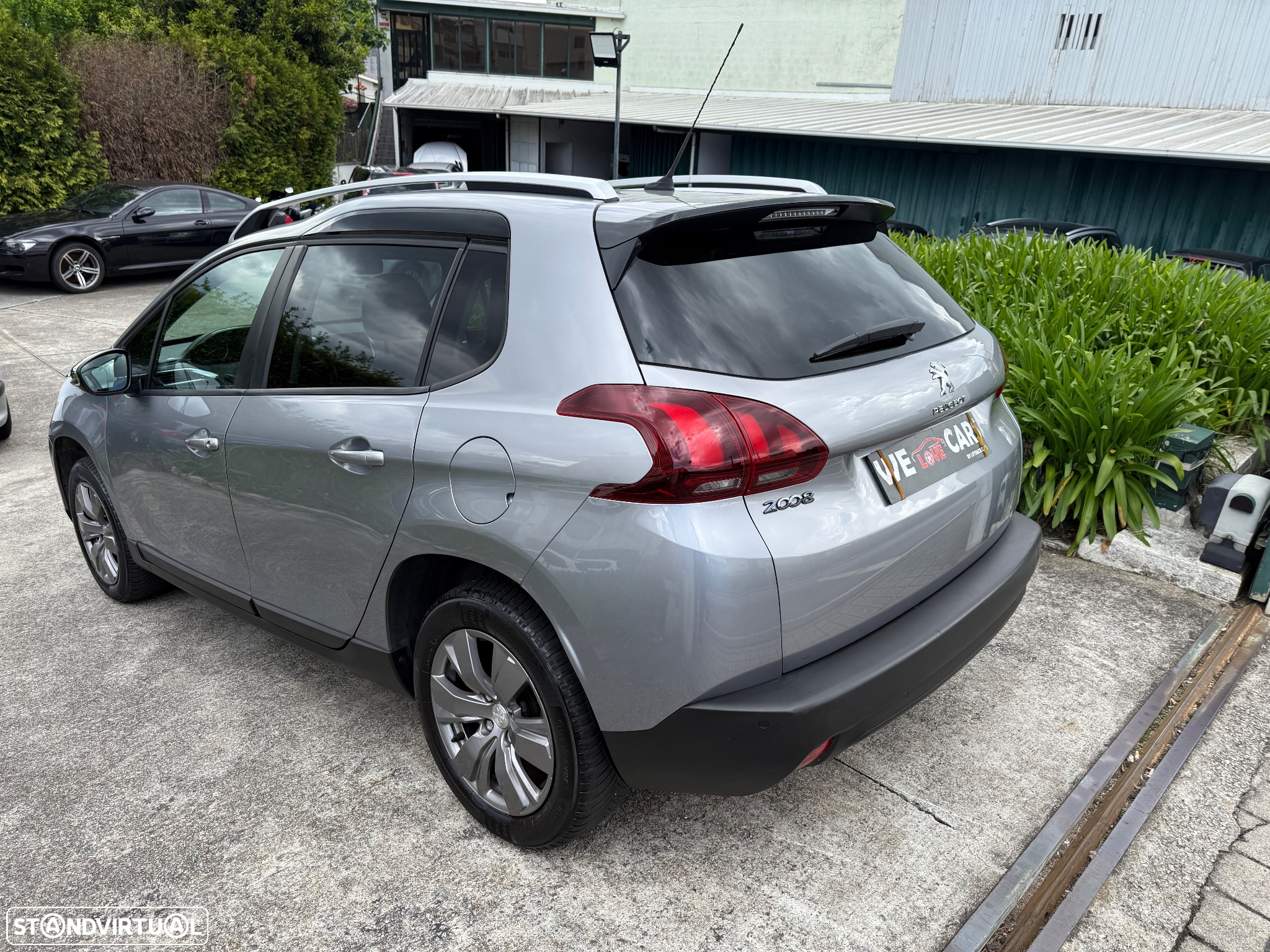 Peugeot 2008 1.2 PureTech Allure - 4