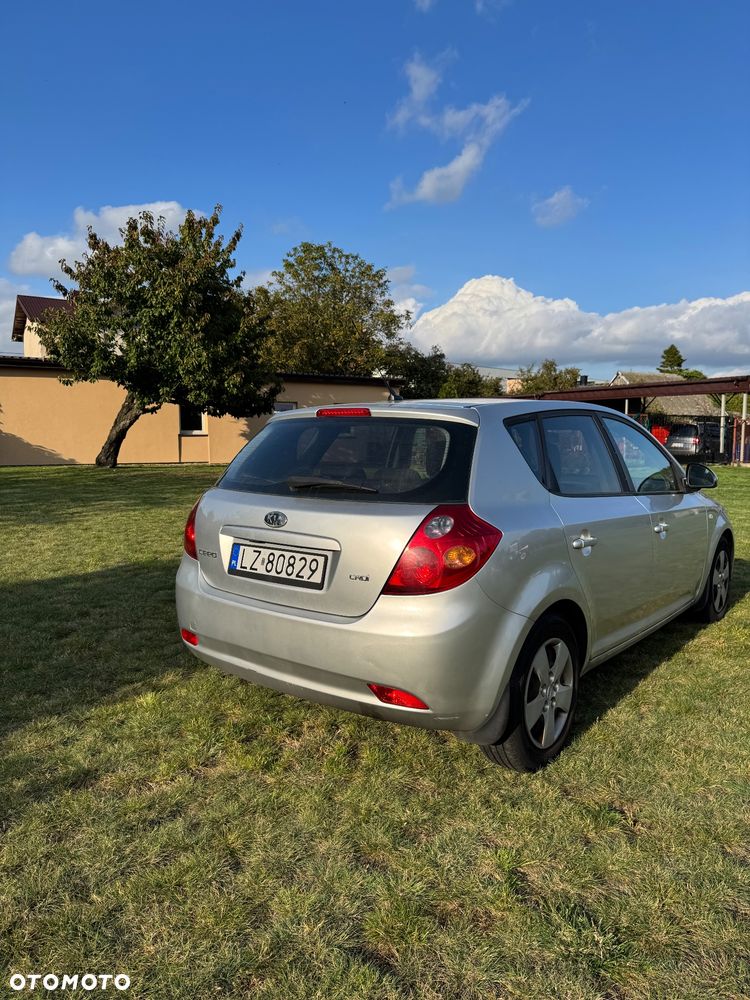Kia Ceed - 4