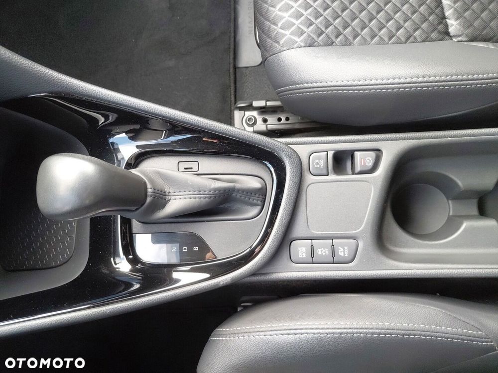 Toyota Yaris Hybrid 1.5 Selection Style - 26