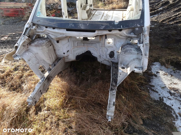 PODŁUŻNICA MERCEDES W447 VITO LEWA