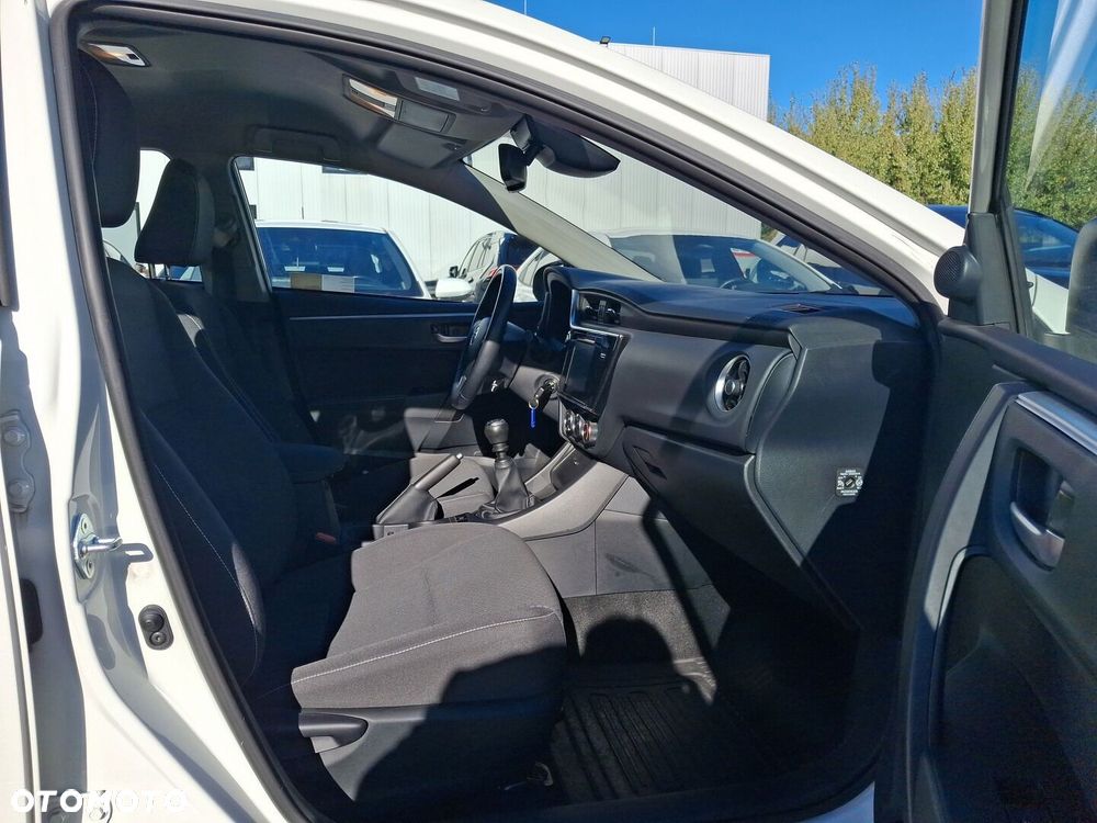 Toyota Corolla 1.6 Classic Plus - 16