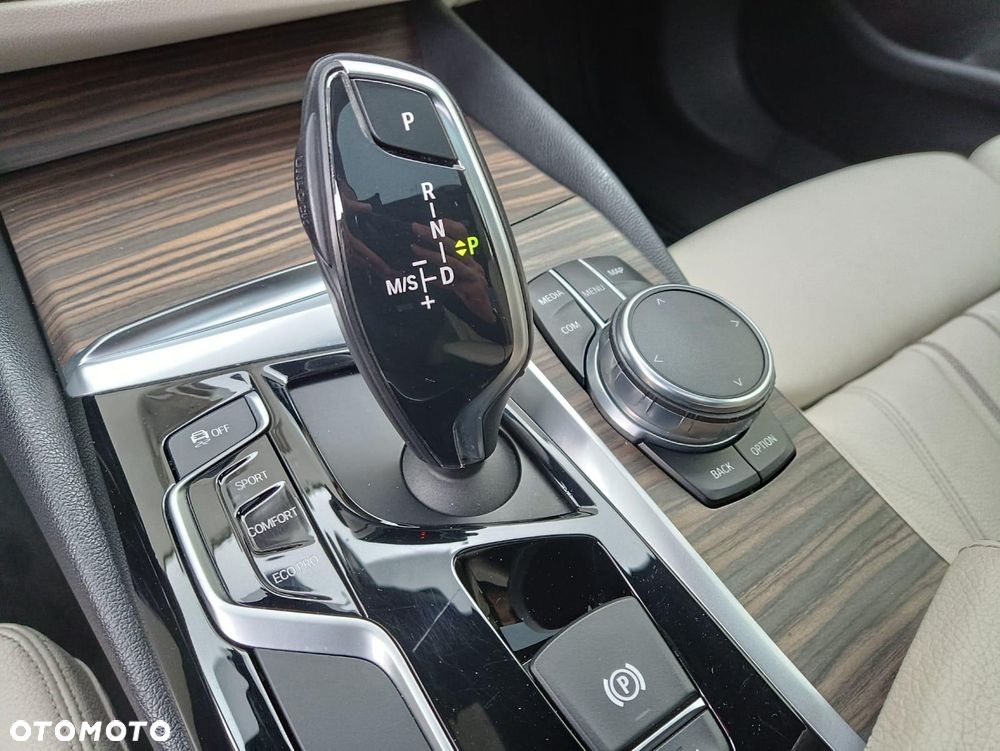 BMW Seria 5 530i Sport Line sport - 28