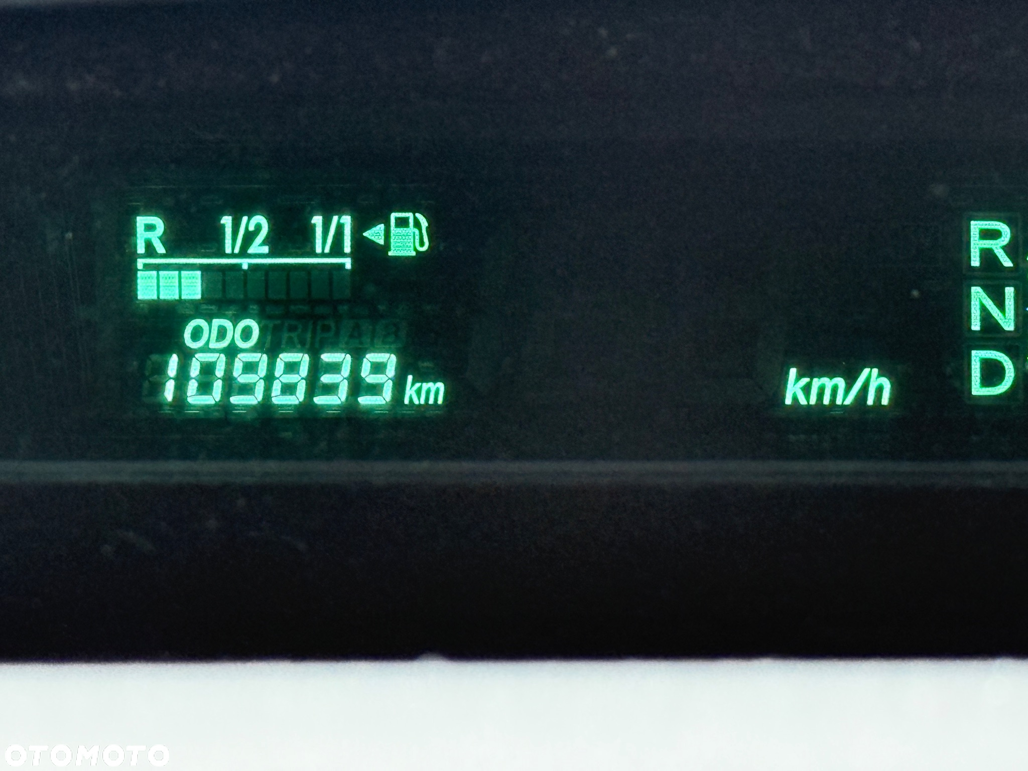 Toyota Prius (Hybrid) Executive - 14