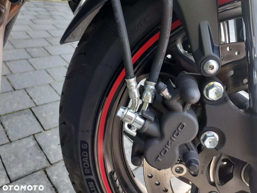 Suzuki GSR - 22