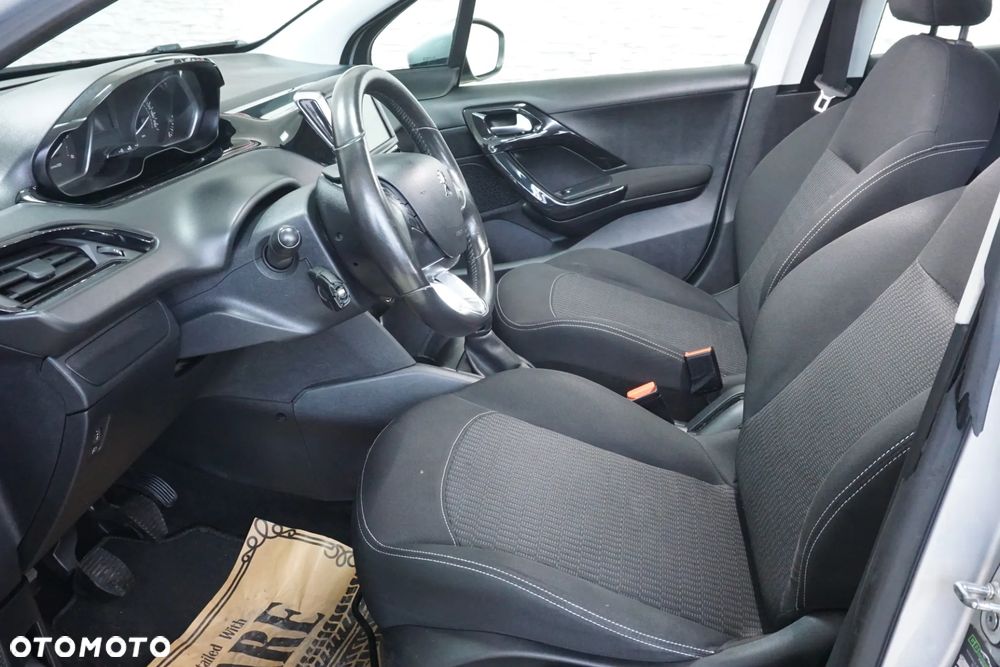 Peugeot 208 - 17