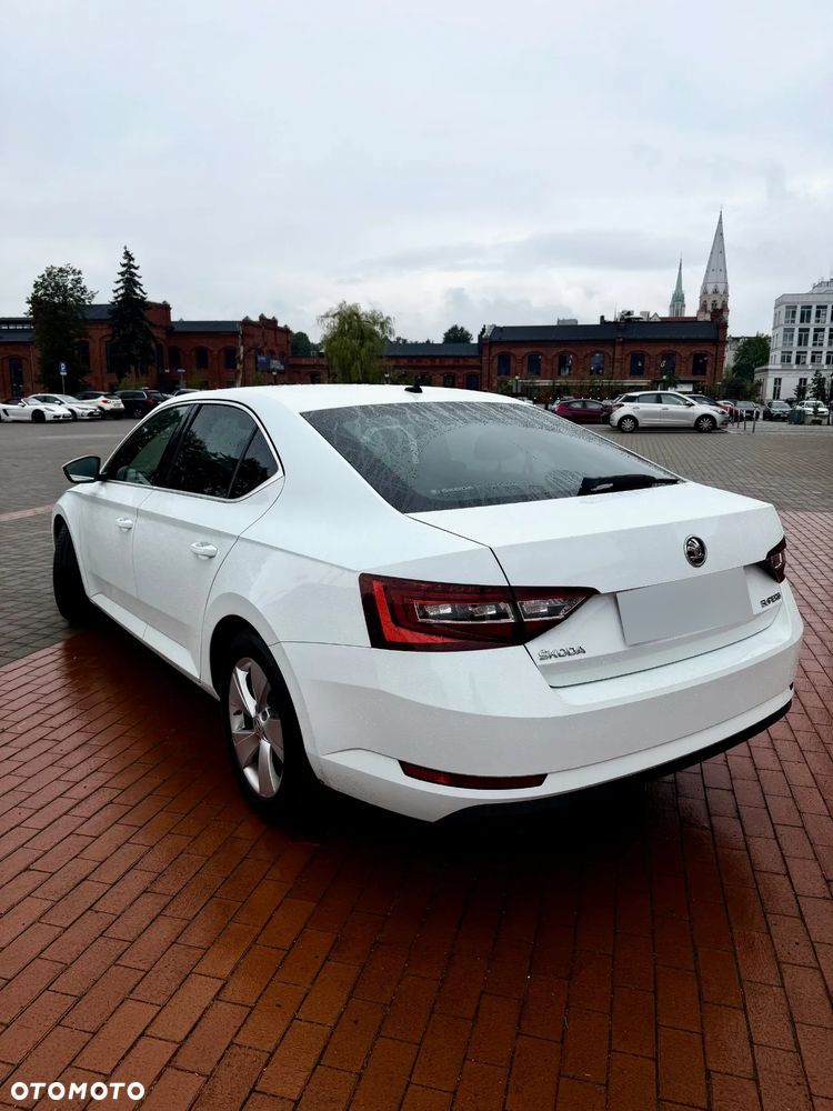 Skoda Superb ver-1-8-tsi-style-dsg - 5