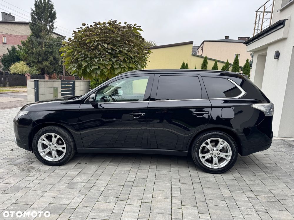 Mitsubishi Outlander - 2