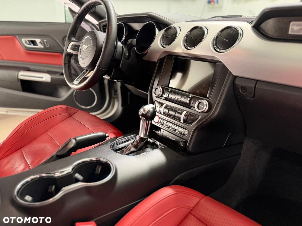 Ford Mustang - 8