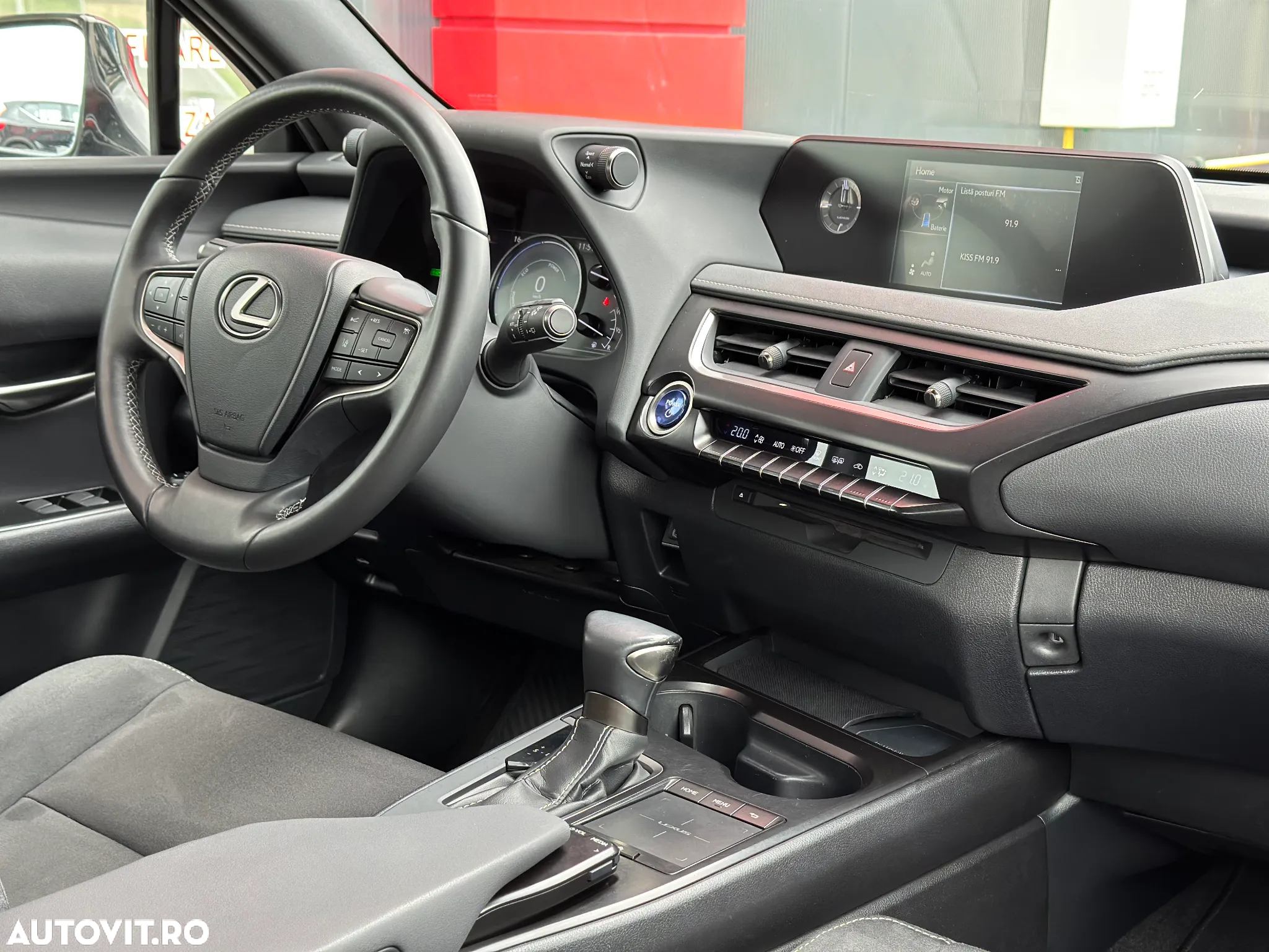 Lexus UX 250h 2.0L HEV 20H- (178 HP) 4X4 CVT Executive - 2