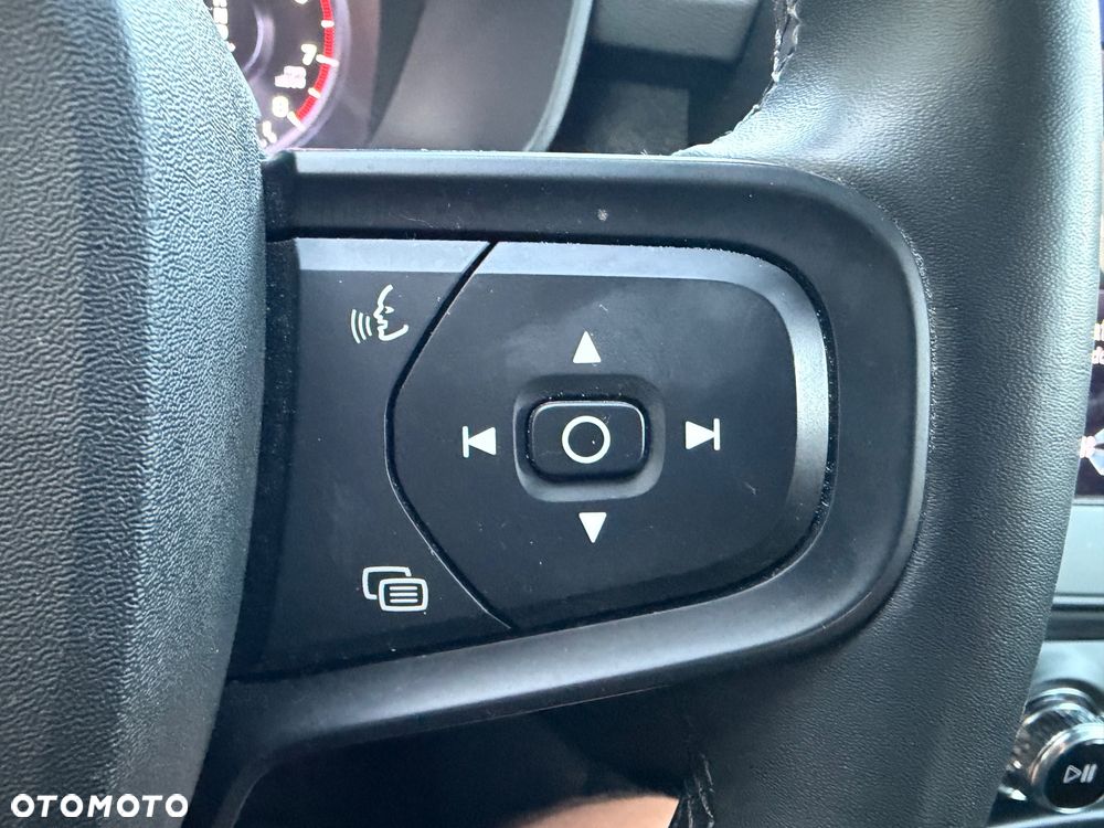 Volvo XC 40 T2 Essential - 17