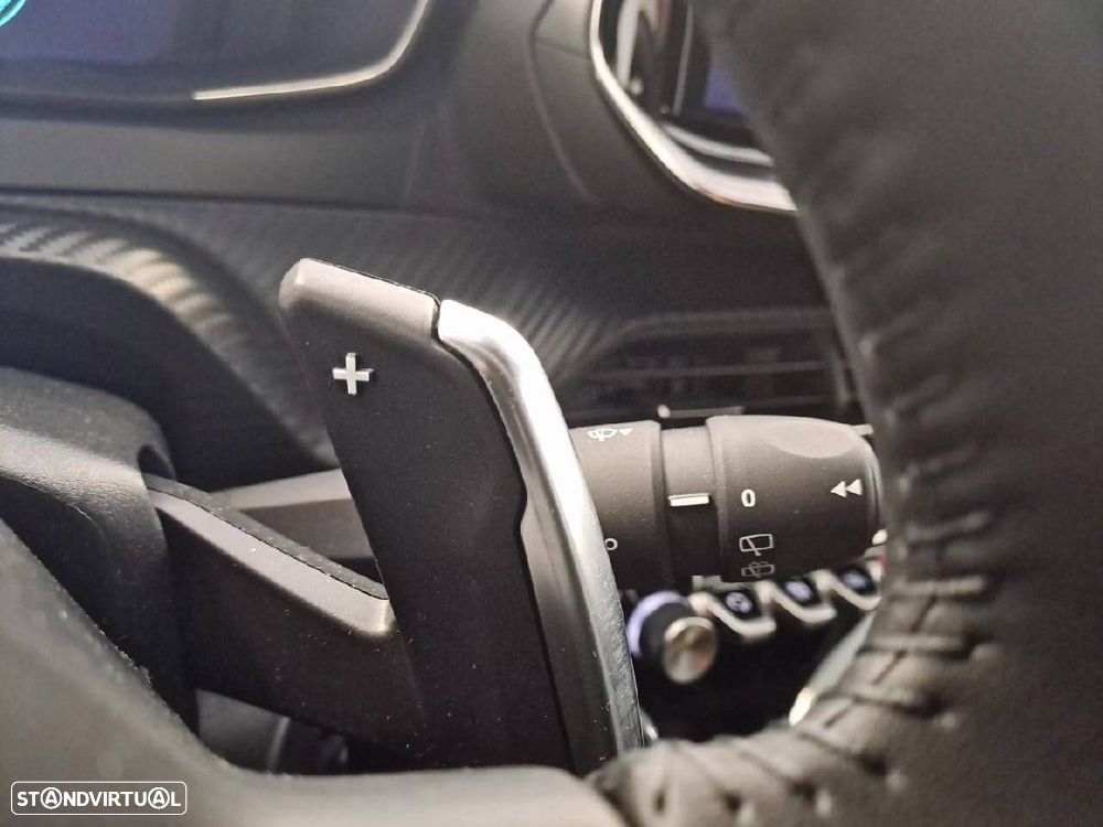 Peugeot 2008 1.2 Hybrid Allure e-DCS6 - 17
