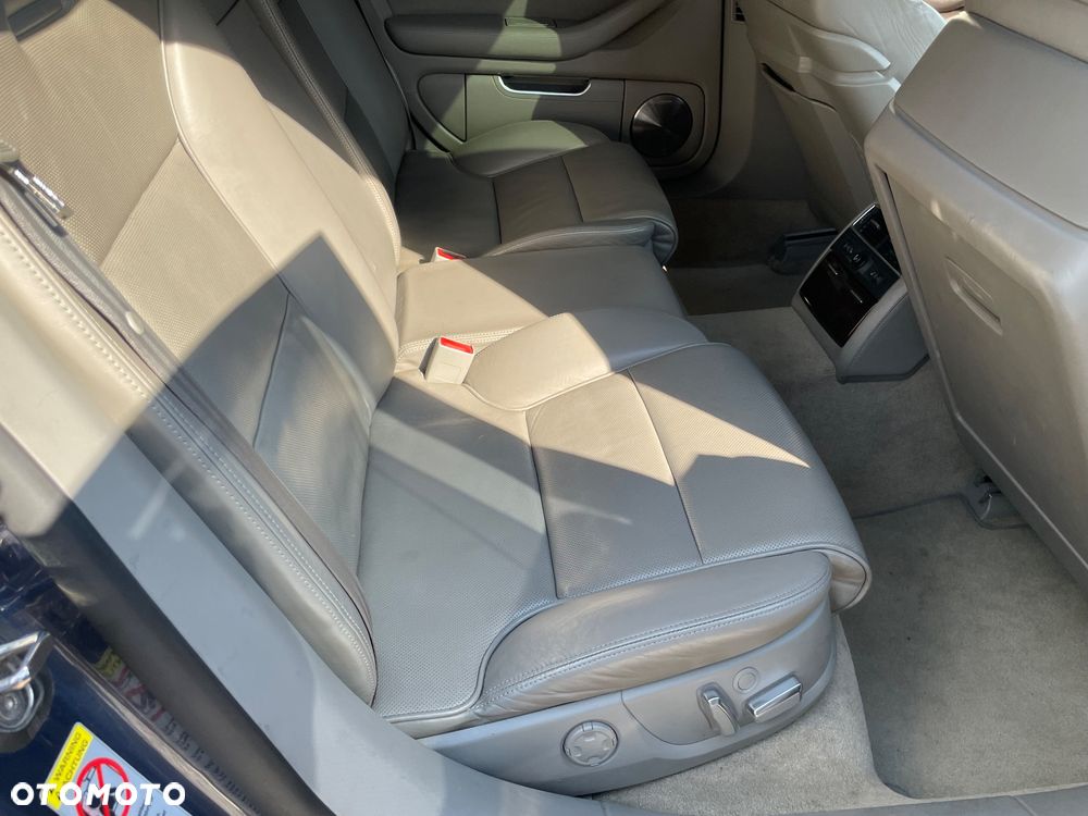 Audi A8 4.2 Quattro - 16