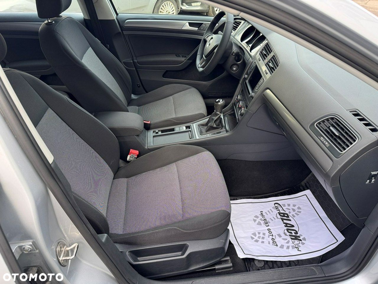 Volkswagen Golf - 8