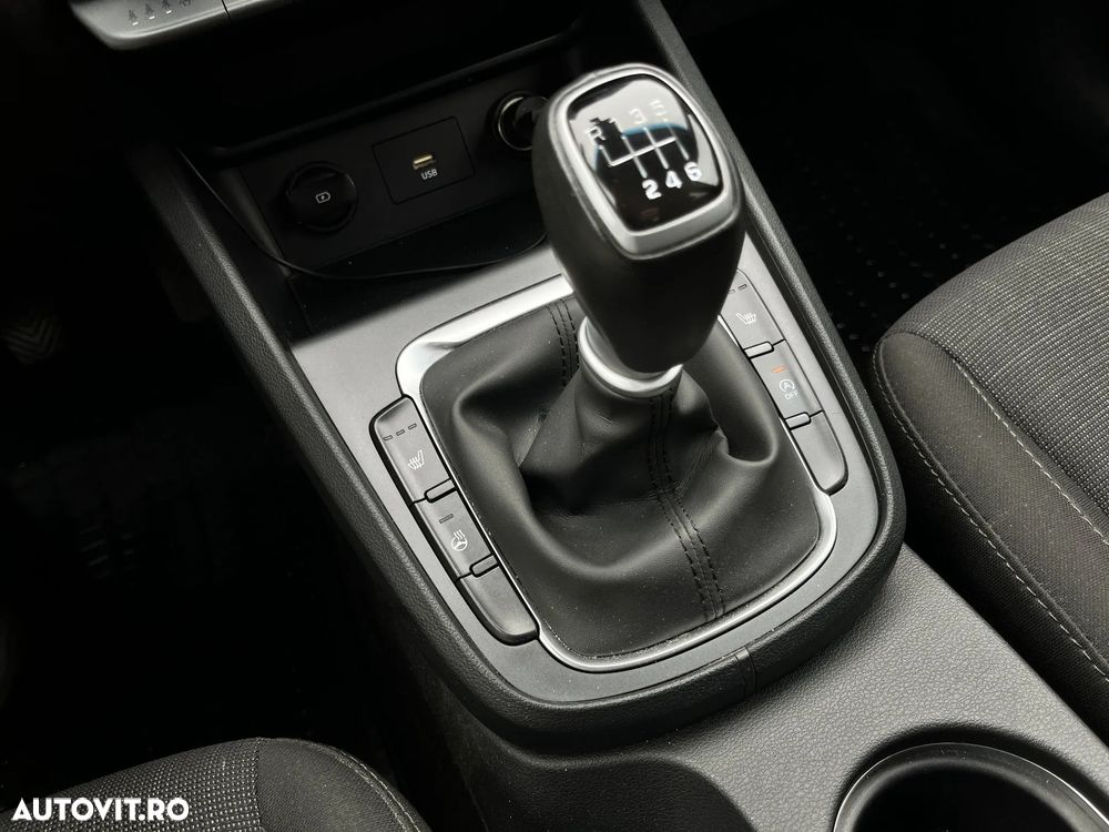 Hyundai KONA - 17