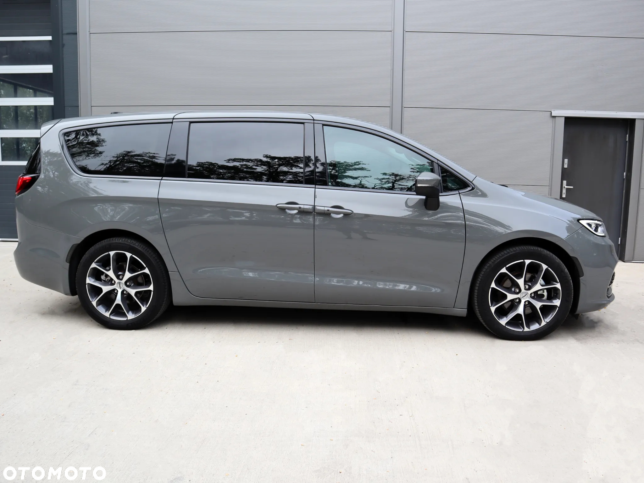 Chrysler Pacifica - 3