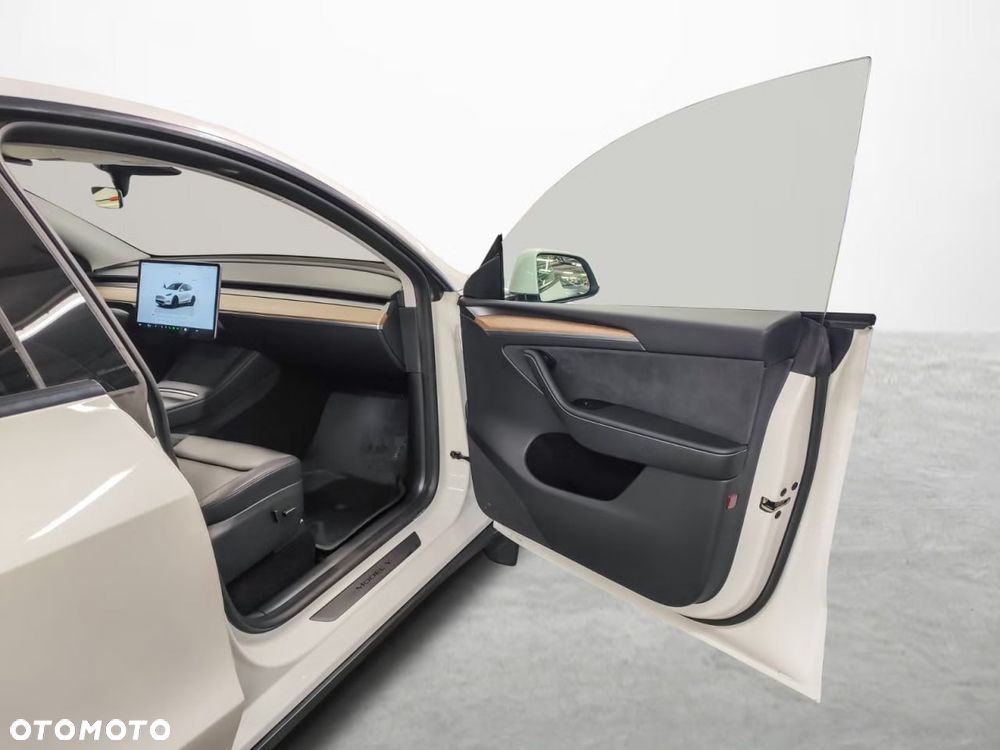 Tesla Model Y Performance Dual Motor AWD - 14