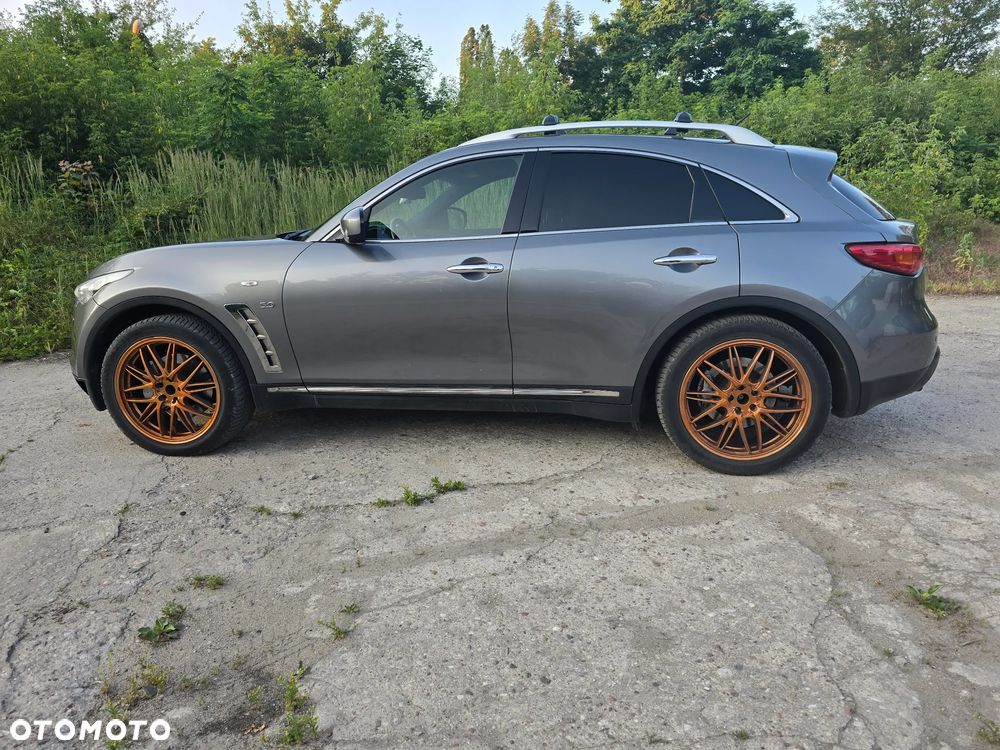 Infiniti QX70 - 2