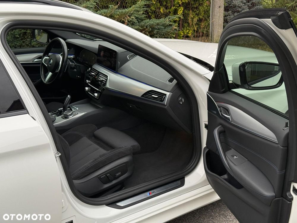 BMW Seria 5 520d xDrive M Sport Edition - 24