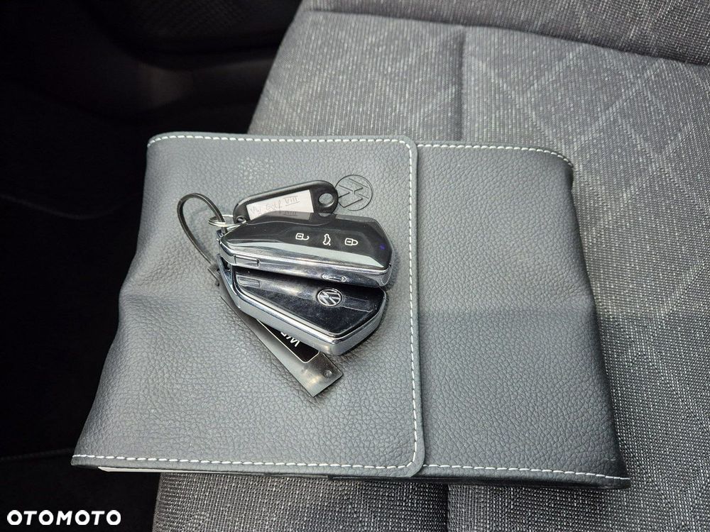 Volkswagen Golf - 33