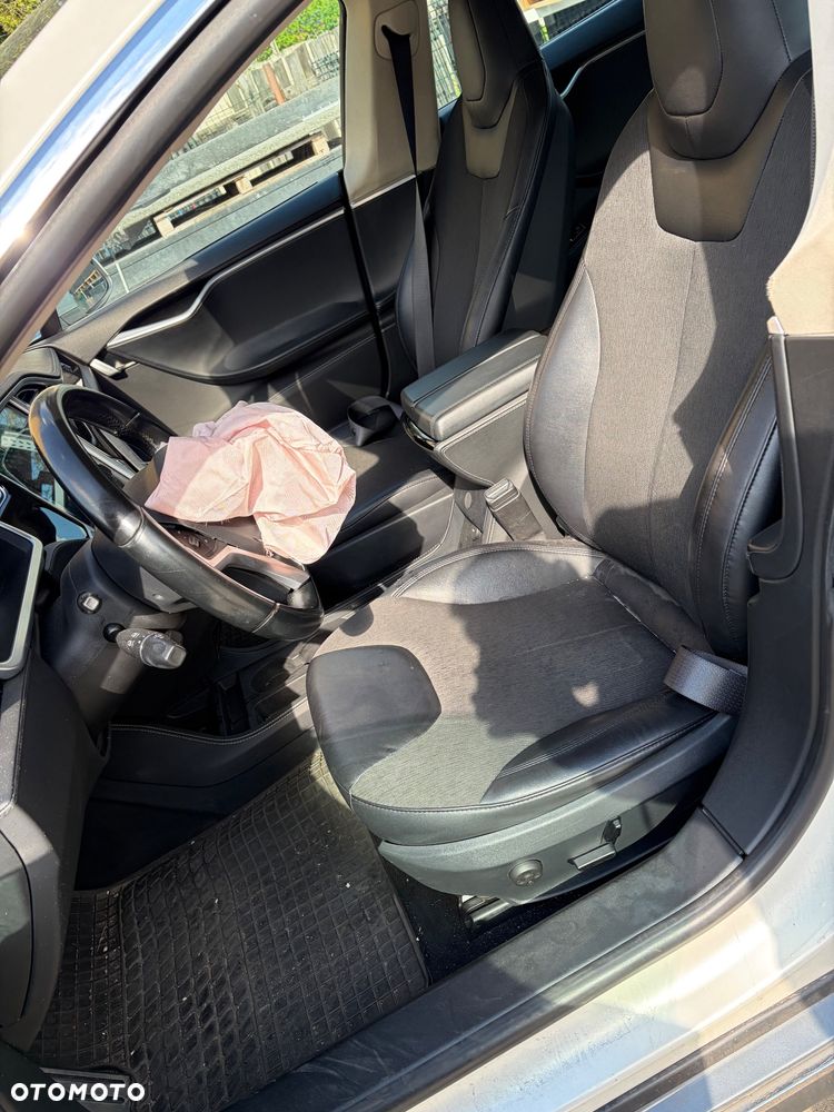 Tesla Model S - 6