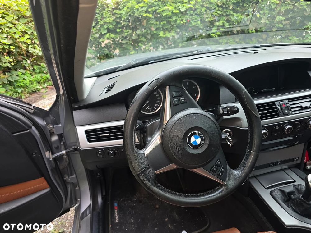 BMW Seria 5 525d - 22