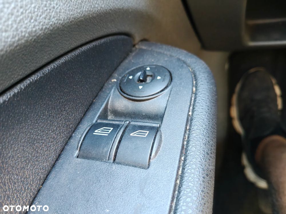 Ford Focus 1.8 Trend - 35
