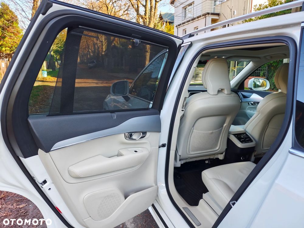 Volvo XC 90 D5 AWD Momentum 7os - 25