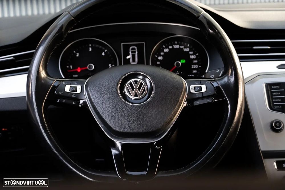 VW Passat Variant 1.6 TDI Confortline DSG - 12