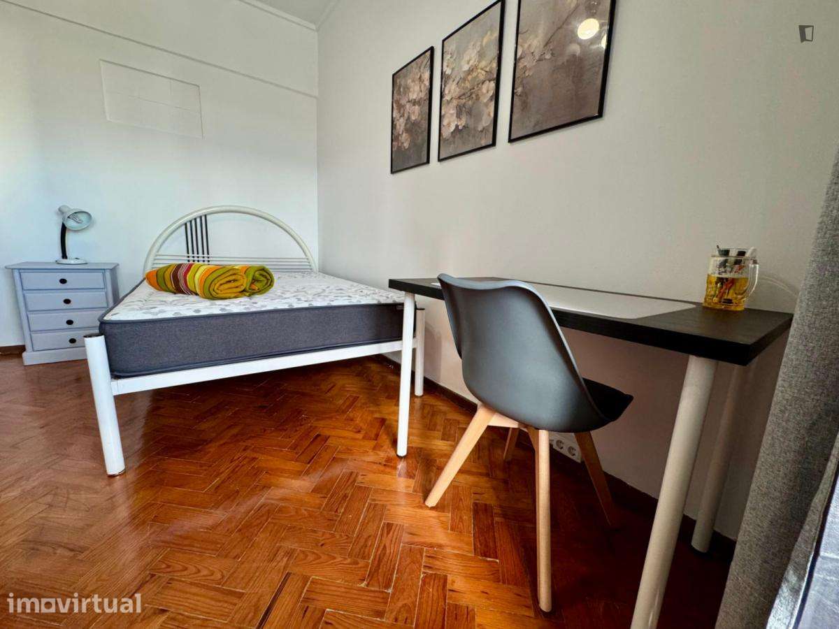 Quarto - localizado em Amadora Lisbon - Grande imagem: 4/11