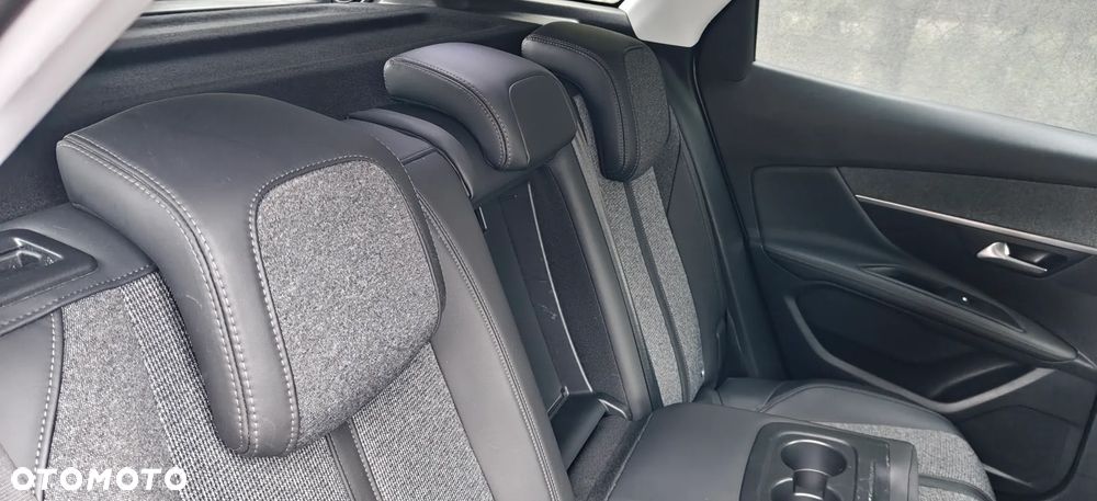Peugeot 3008 1.5 BlueHDi Allure S&S - 31