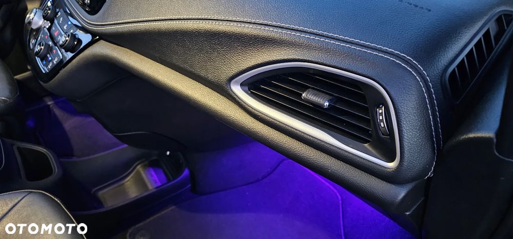 Chrysler Pacifica - 5