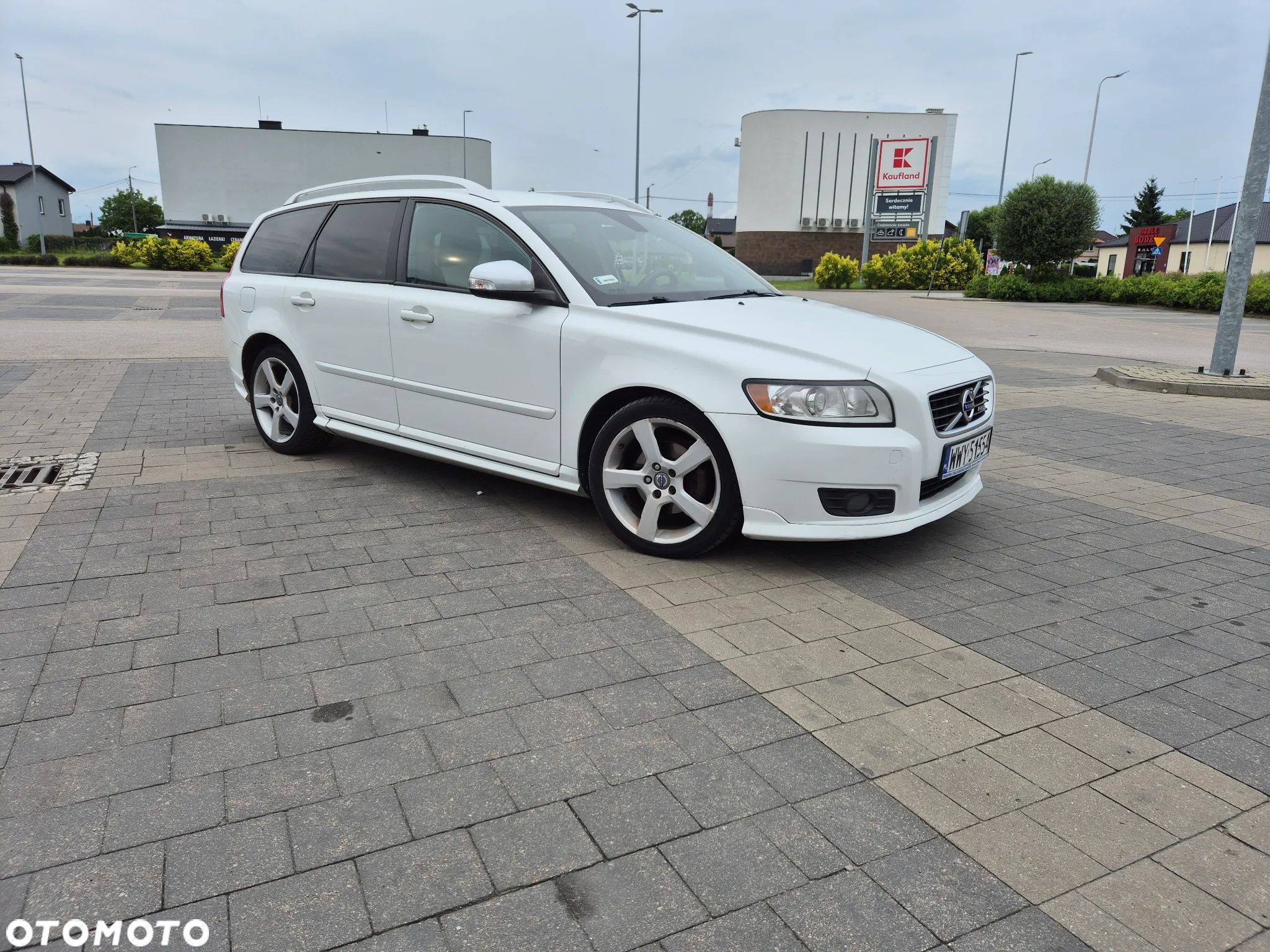 Volvo V50 D2 R-Design - 1