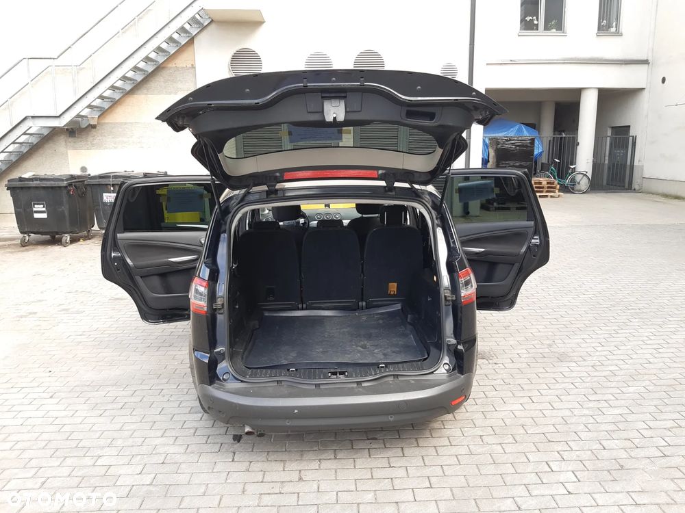 Ford S-Max - 12