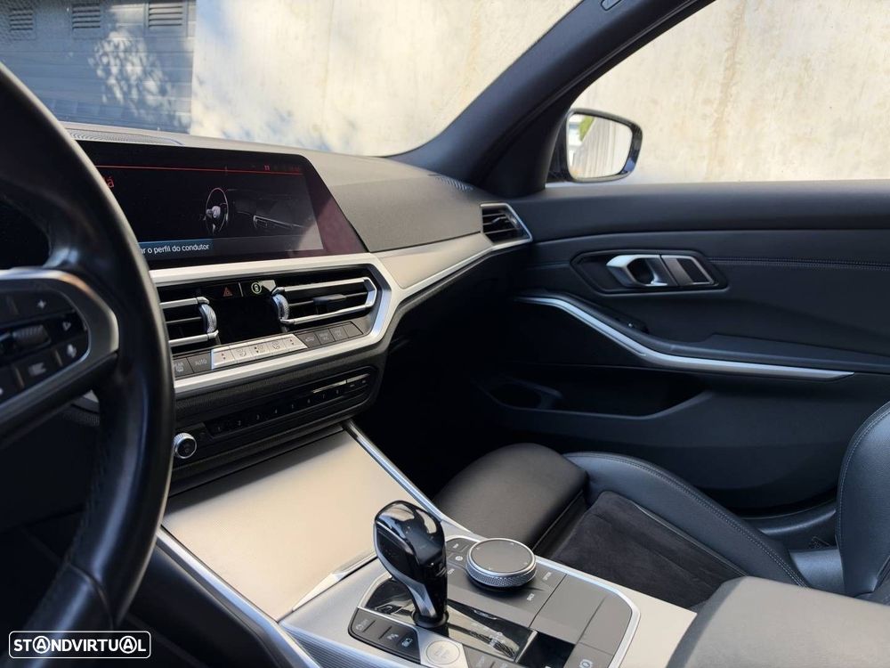 BMW 330 e Pack Desportivo M Pro Auto - 12