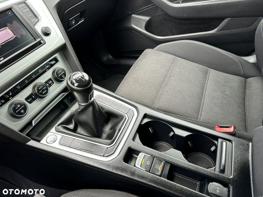 Volkswagen Passat Variant 2.0 TDI SCR Comfortline - 28