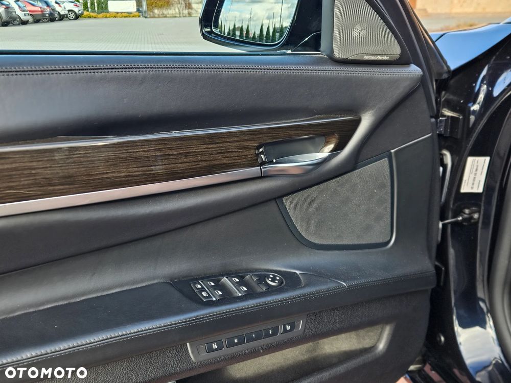 BMW Seria 7 750i xDrive Edition Exclusive - 31