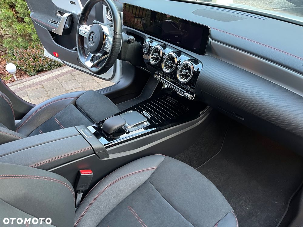 Mercedes-Benz CLA 200 AMG Line 7G-DCT - 19