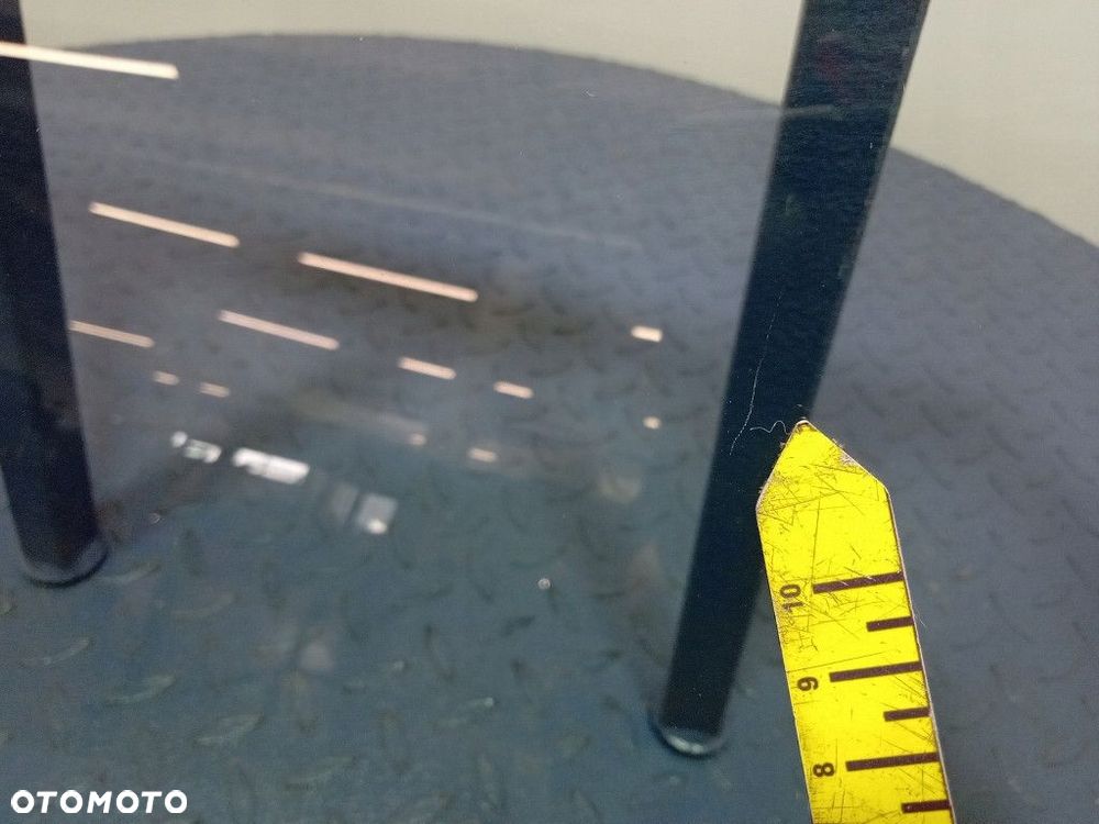 MERCEDES CLK W209 SZYBA  TYŁ PRAWA - 4