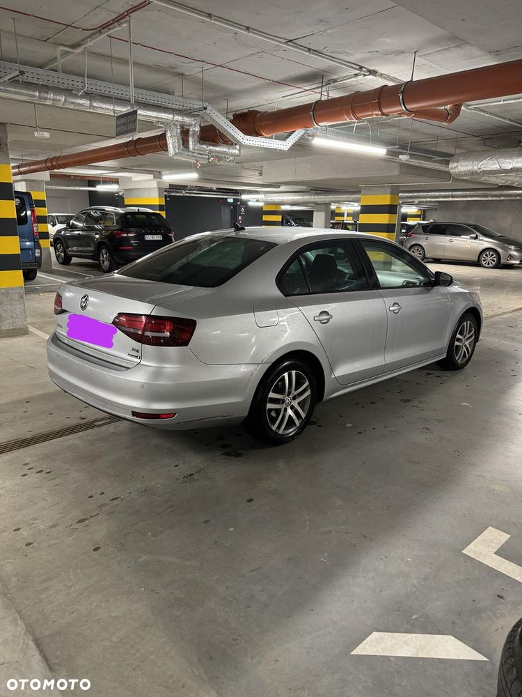 Volkswagen Jetta - 4