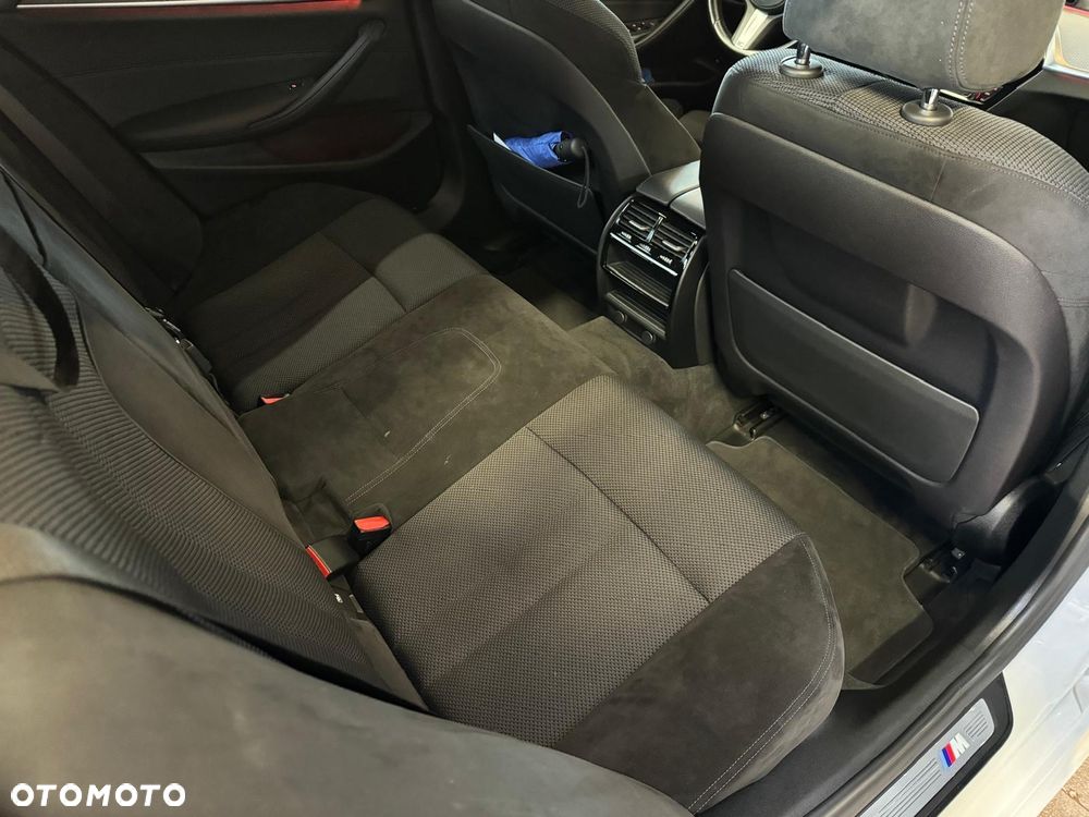 BMW Seria 5 518d M Sport - 9