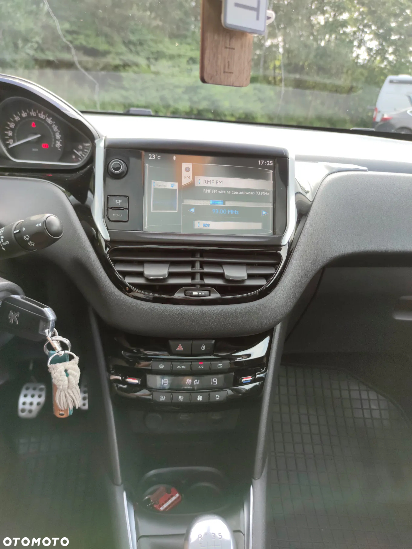 Peugeot 208 1.6 e-HDi Allure STT - 14