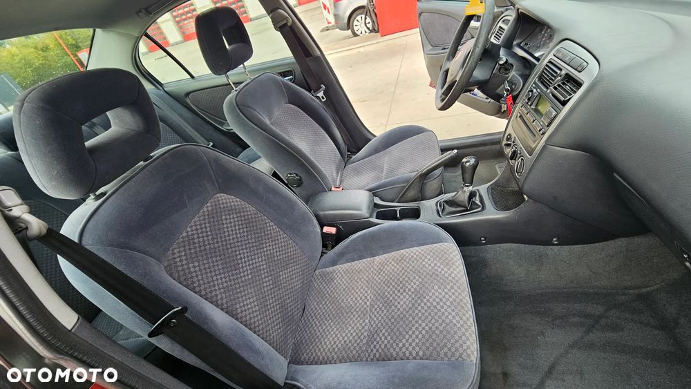 Toyota Avensis - 20