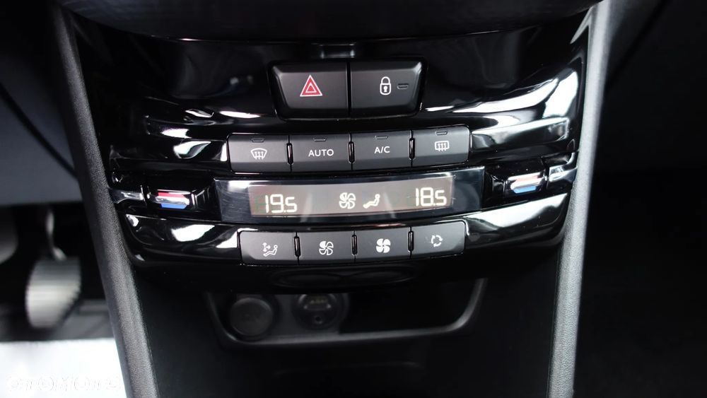 Peugeot 2008 1.2 Pure Tech Allure S&S - 25