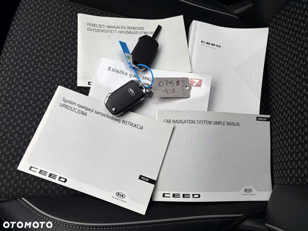 Kia Ceed - 36