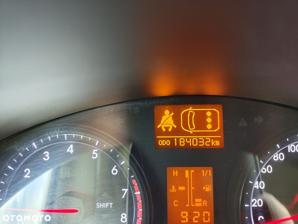 Toyota Avensis - 15