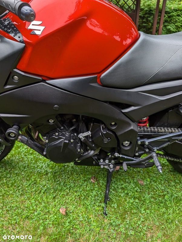 Suzuki GSR - 3