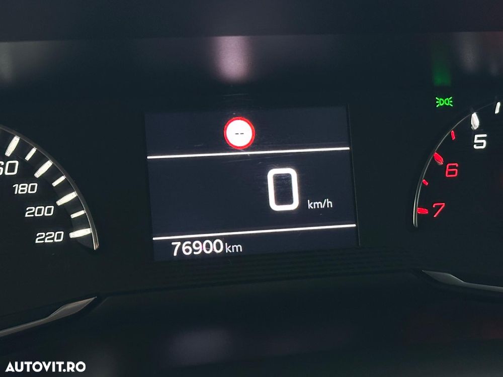 Peugeot 208 1.2 L PureTech STT Allure - 36